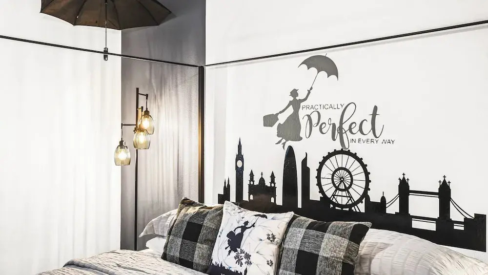 Themed Rooms & Pool in Storey Lake Resort - photo 4