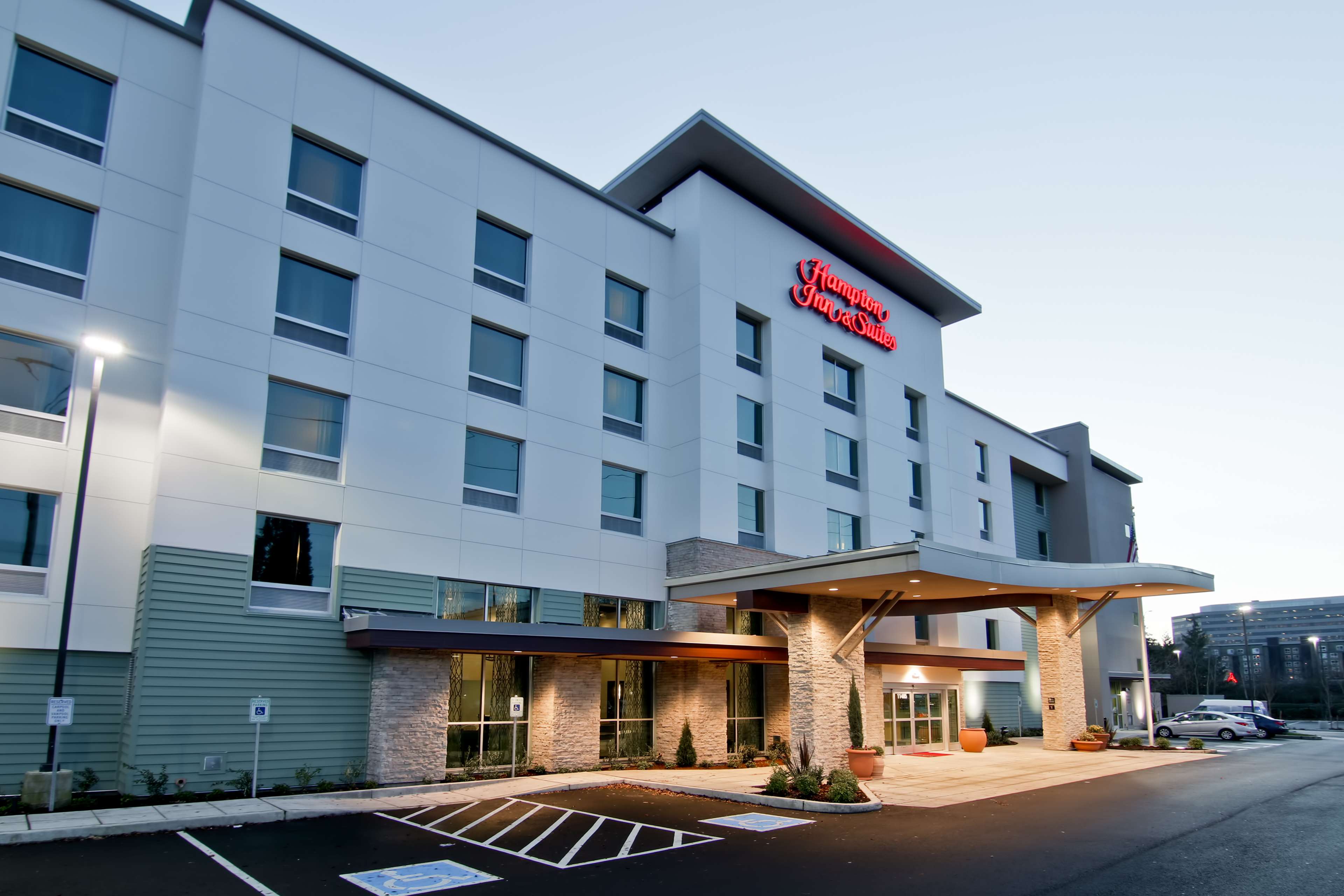 Hampton Inn & Suites Bellevue Downtown Seattle - photo 3