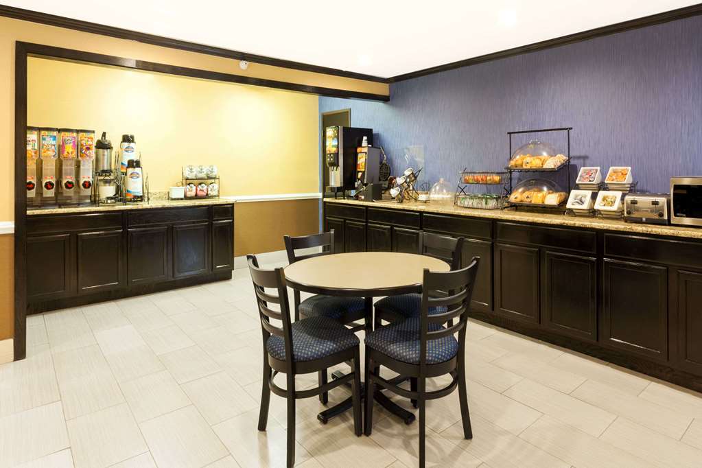 Baymont by Wyndham Memphis East - photo 16