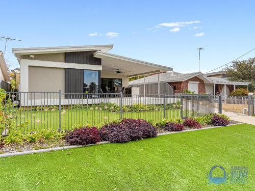 Water Lovers Haven In Mandurah — Mandurah