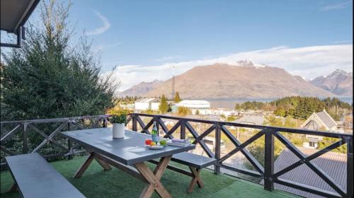 Central Town Habeke Apartment with Stunning Views — 4-Star Luxury Hotel in Queenstown, New Zealand