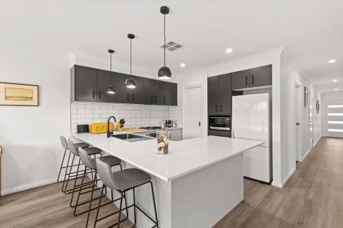 Libbity S At The Point By Experience Jervis Bay — Sanctuary Point