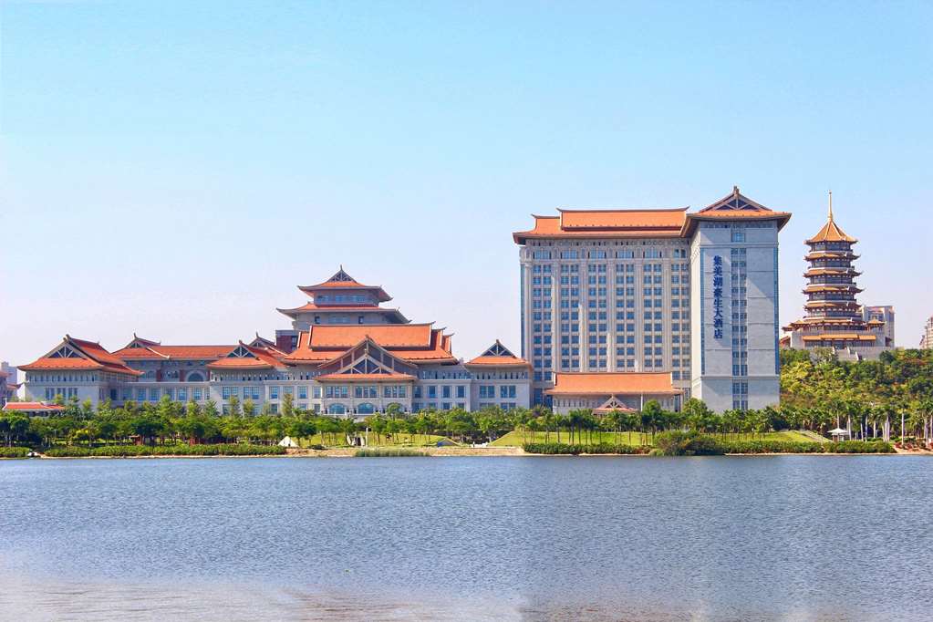 Howard Johnson Jimei Lake Plaza Xiamen in Xiamen, People's Republic of China