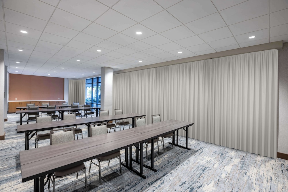 DoubleTree by Hilton Houston Medical Center Hotel & Suites - photo 65