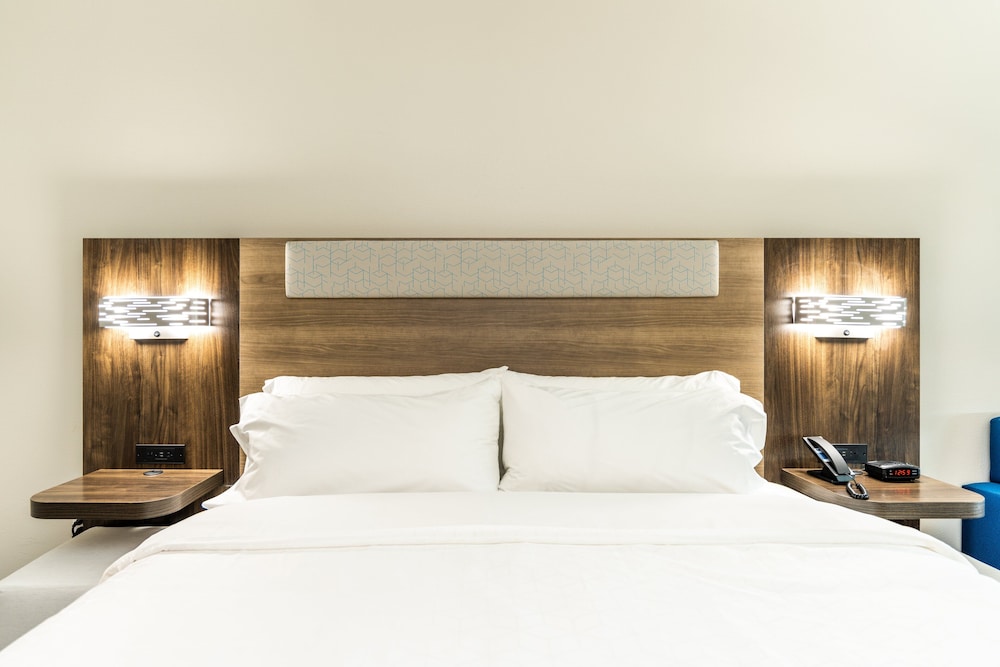Holiday Inn Express & Suites Charlottesville by IHG - photo 60