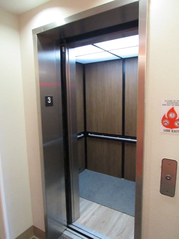 Holiday Inn Express & Suites South Lincoln by IHG - photo 57