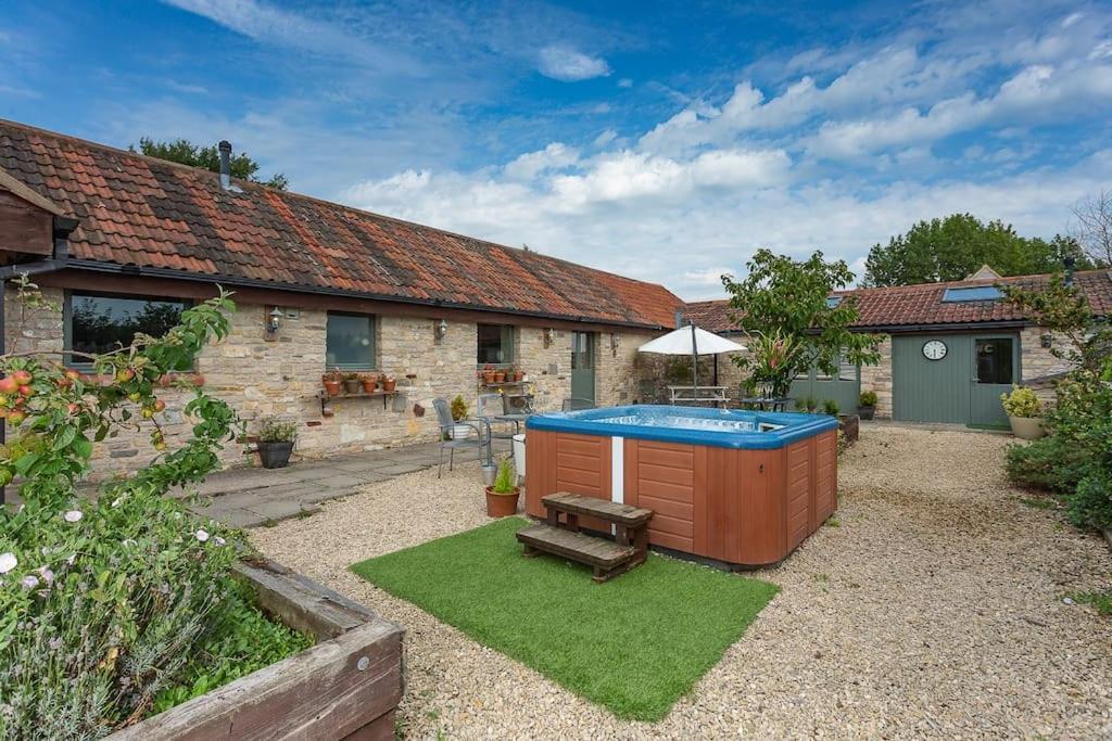Bramley Barn near Bath Hot tub pet-friendly hotel Siston