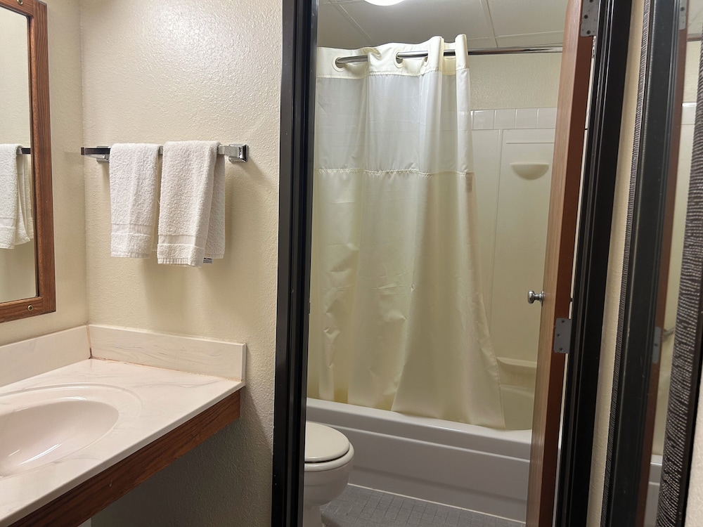 AmericInn by Wyndham Blackduck - photo 32