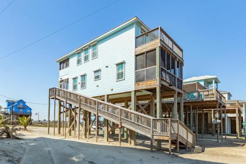 Pelican’s Pass Gorgeous Porches Sun Deck Ocean Views in Freeport, United States