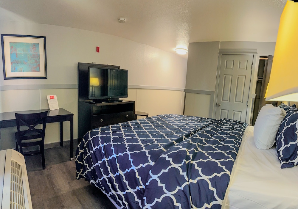 Emerald Motel - photo 8