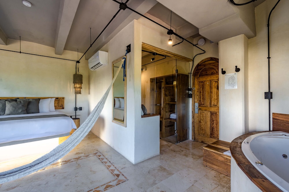 Private spa tub