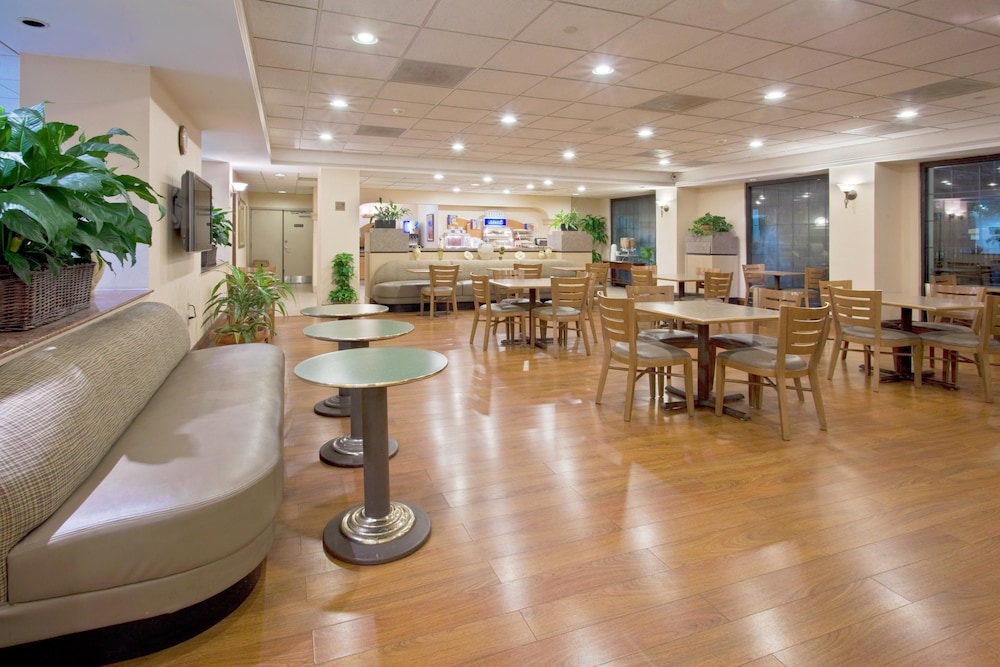 Holiday Inn Express & Suites Miami Hialeah by IHG - photo 38