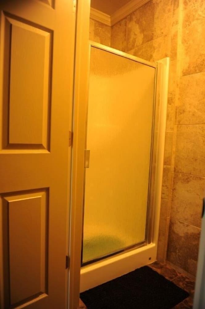 Camelot Inn at Honeyville - photo 12