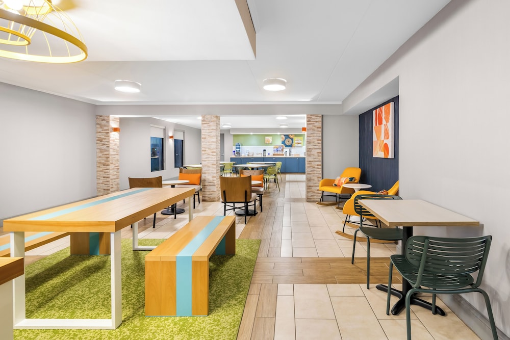Spark by Hilton Roanoke Civic Center - photo 38