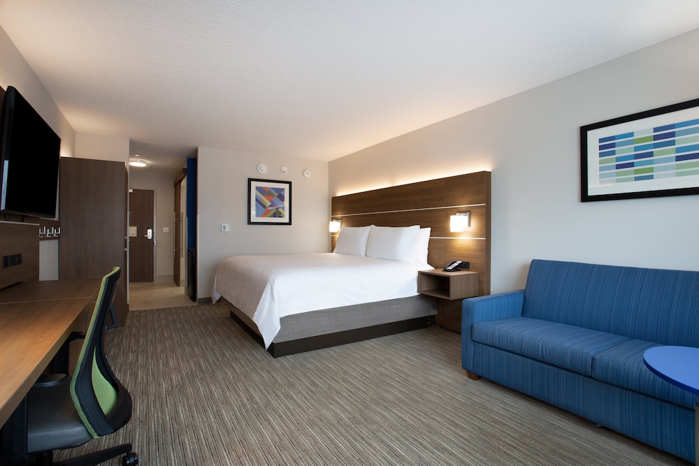Holiday Inn Express & Suites Deland South by IHG - photo 13
