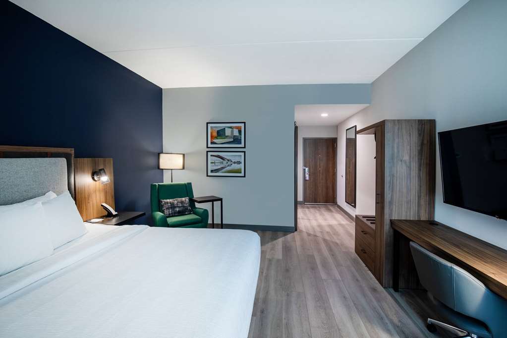 La Quinta Inn & Suites by Wyndham Chattanooga Downtown South - photo 21