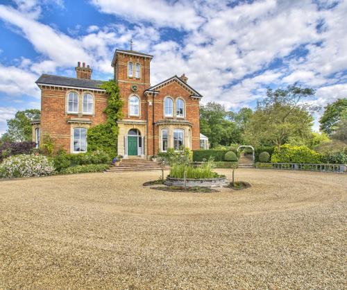 Milton House Group Retreats — 4-Star Luxury Hotel in Bedford, United Kingdom