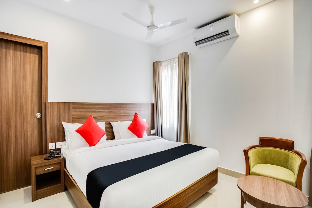 Capital O 60558 Hotel Midhuna International — hotel in Punalur