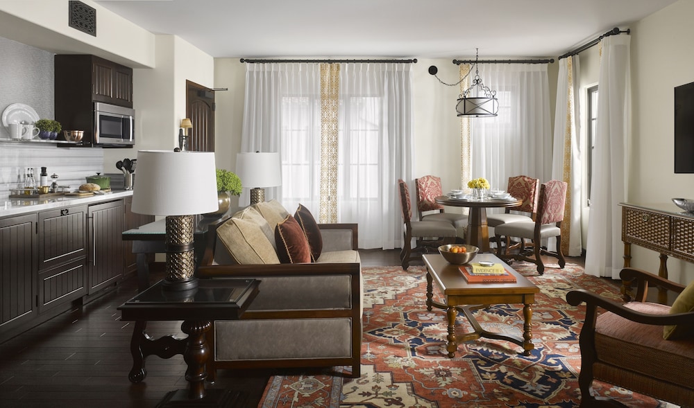 Plaza La Reina - featured photo