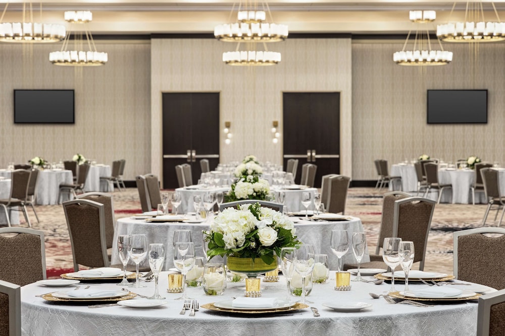 Embassy Suites by Hilton Round Rock - photo 49