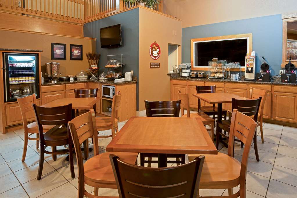 AmericInn by Wyndham Bay City - photo 25