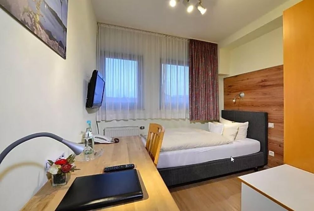Hotel Hansen — Bergisch Gladbach — photo 4