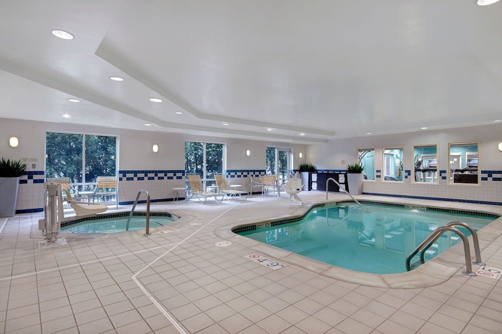 Fairfield Inn & Suites by Marriott Detroit Metro Airport Romulus - photo 16