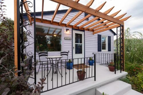 Private Bungalow with Kids Playset — 4-Star Luxury Hotel in Denver, United States