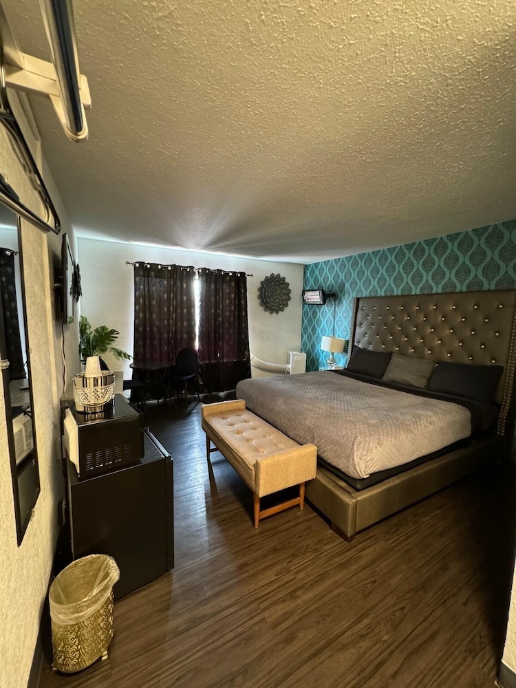 The Village Inn Hotel - photo 29