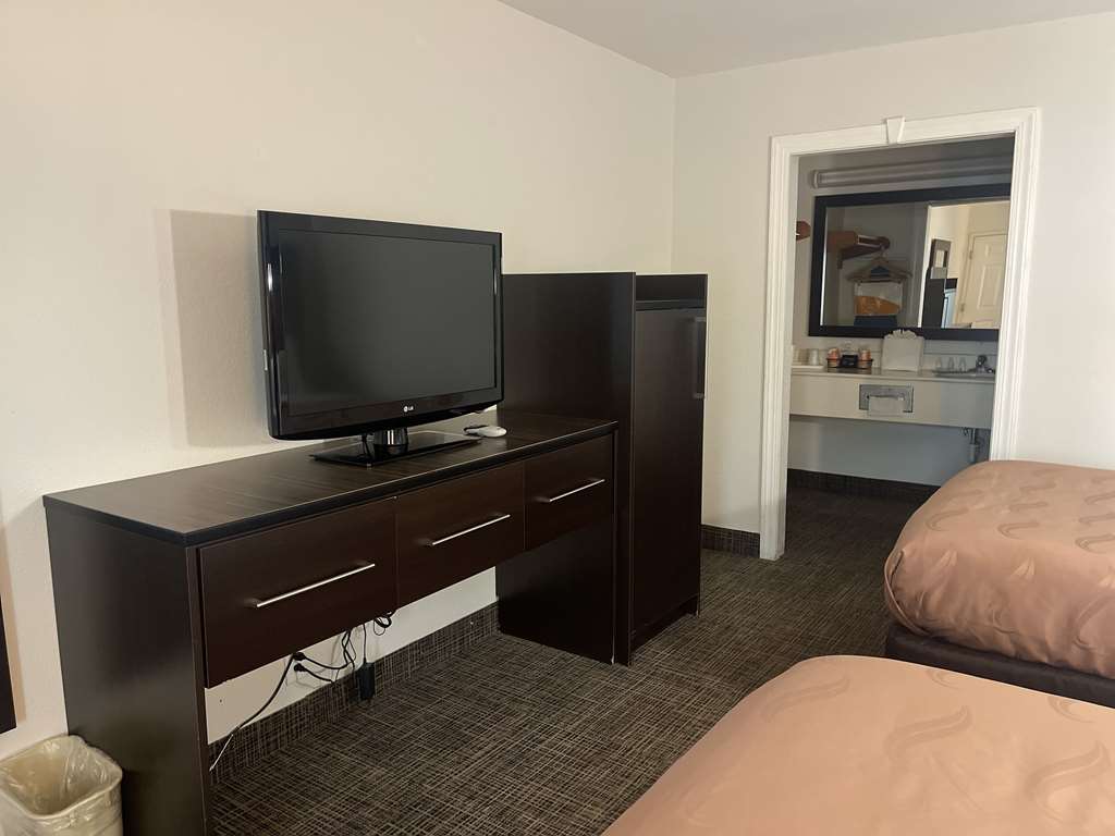 Quality Inn Dalton Central - photo 11