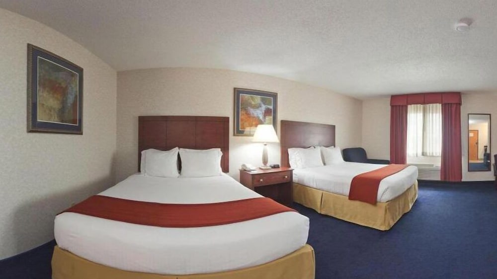 Holiday Inn Express Deforest - photo 13