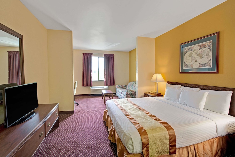 Days Inn & Suites by Wyndham Hickory - photo 5