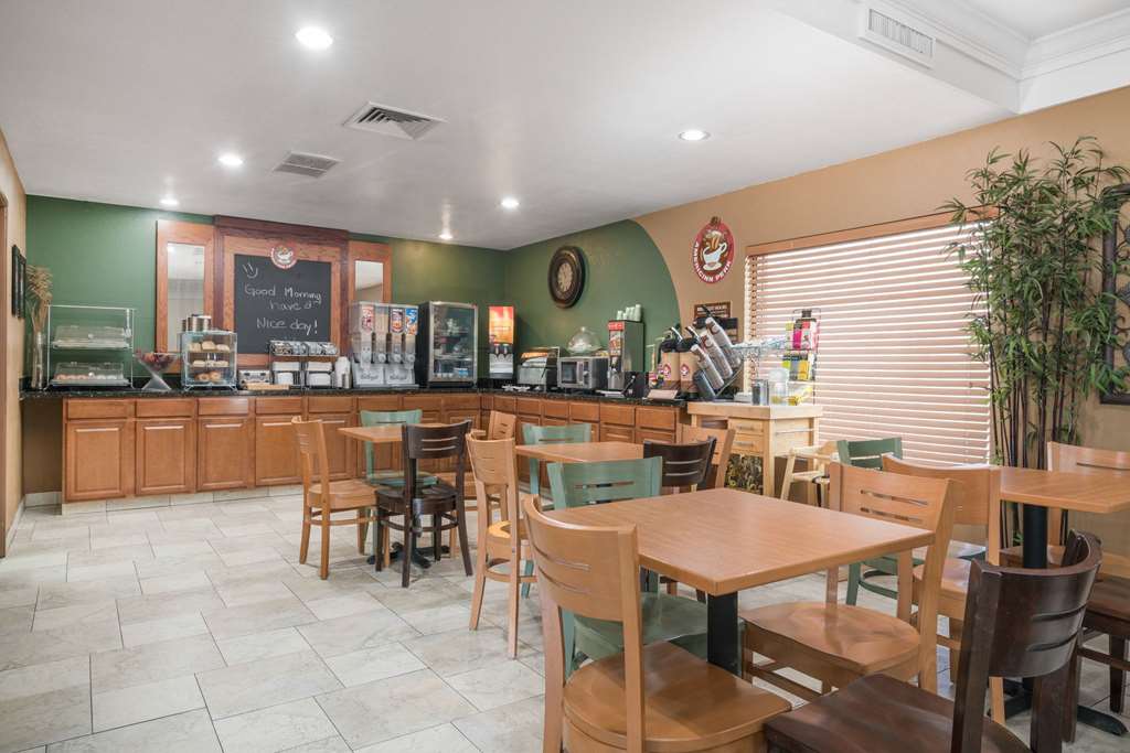 AmericInn by Wyndham Johnston Des Moines - photo 17