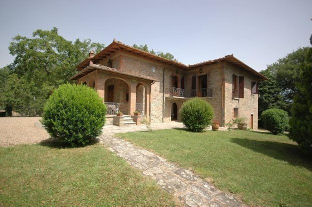 Casale Ambra — 4-Star Luxury Hotel in Bucine, Italy