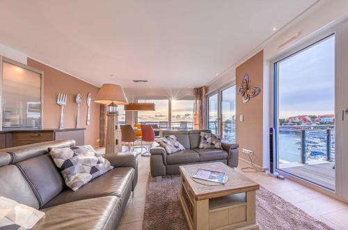 Garzini Apartment mit Balkon & Müritzpanorama in der Hafenresidenz — 4-Star Luxury Hotel in Waren, Germany