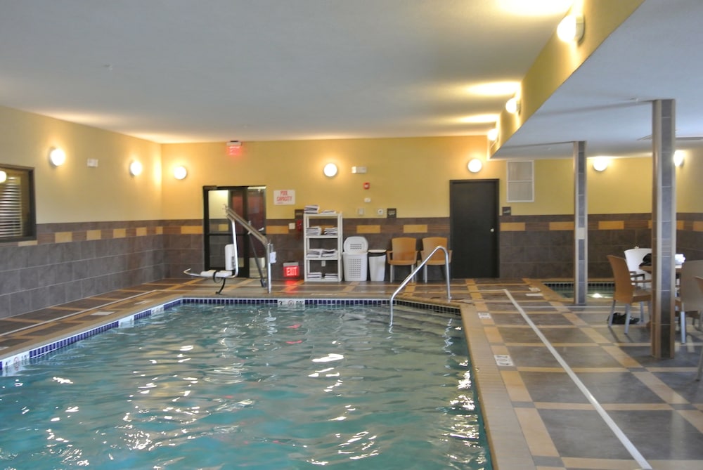 Hampton Inn & Suites Dickinson - photo 54