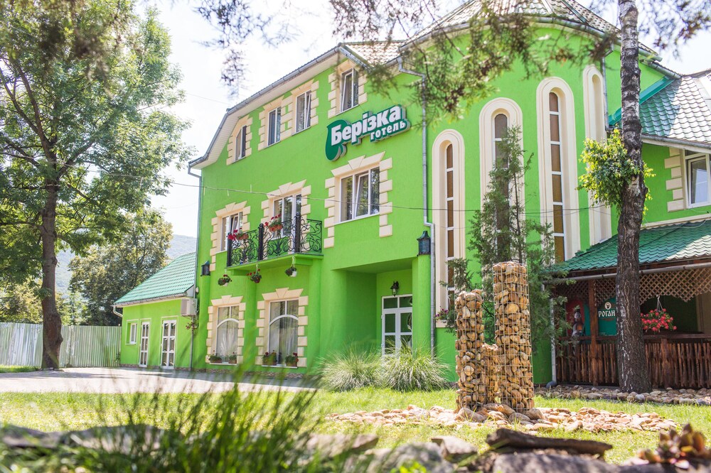 Hotel & Restaurant complex Berizka — hotel in Perechyn