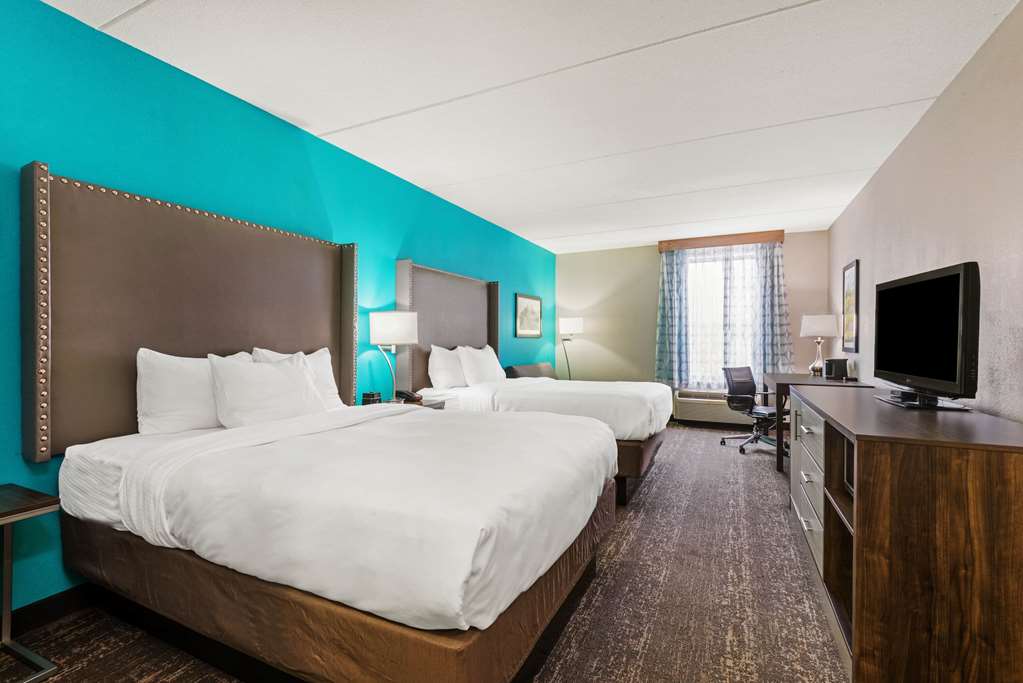 La Quinta Inn & Suites by Wyndham Jamestown - photo 21