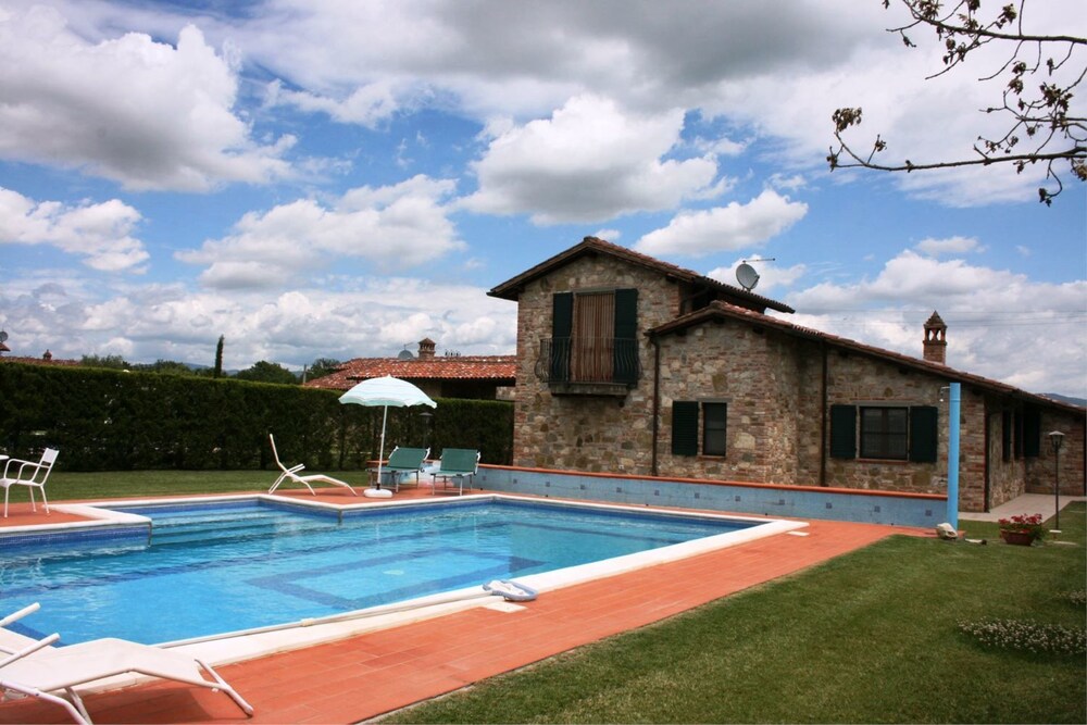 Villa Aba — 4-Star Luxury Hotel in Castiglione Del Lago, Italy