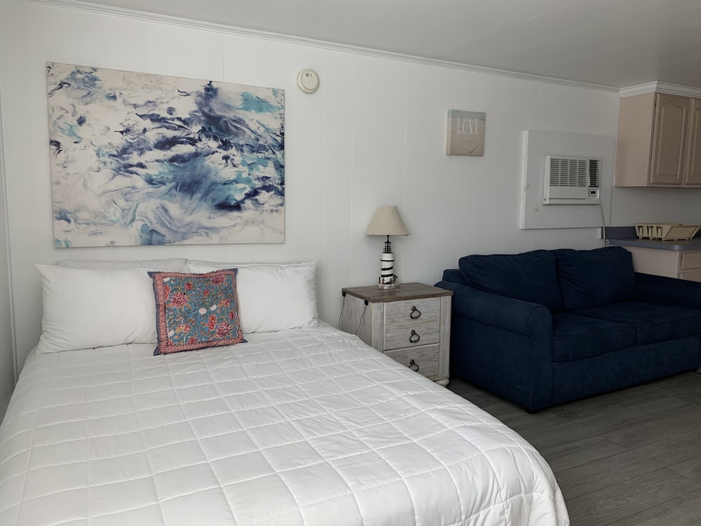Vineyard Harbor Motel Private Beach - photo 47