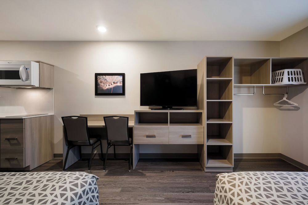 WoodSpring Suites East Lansing University Area - photo 6