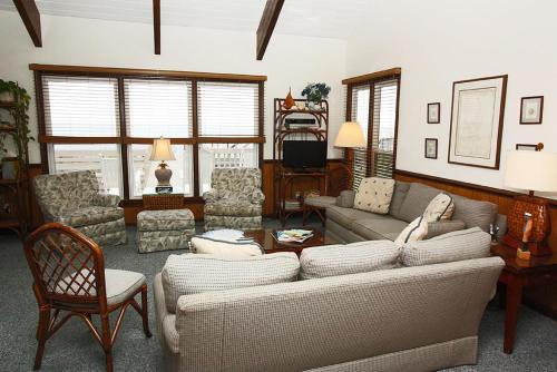Wahoo by Oak Island Accommodations - photo 12