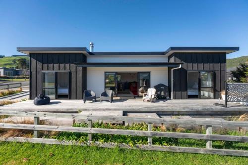 Dragonflys Rest - carbon neutral hotel in Unknown City