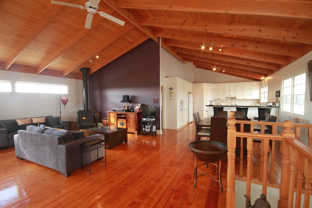 Pelican Sands Bed & Breakfast — 4-Star Luxury Hotel in Portarlington, Australia