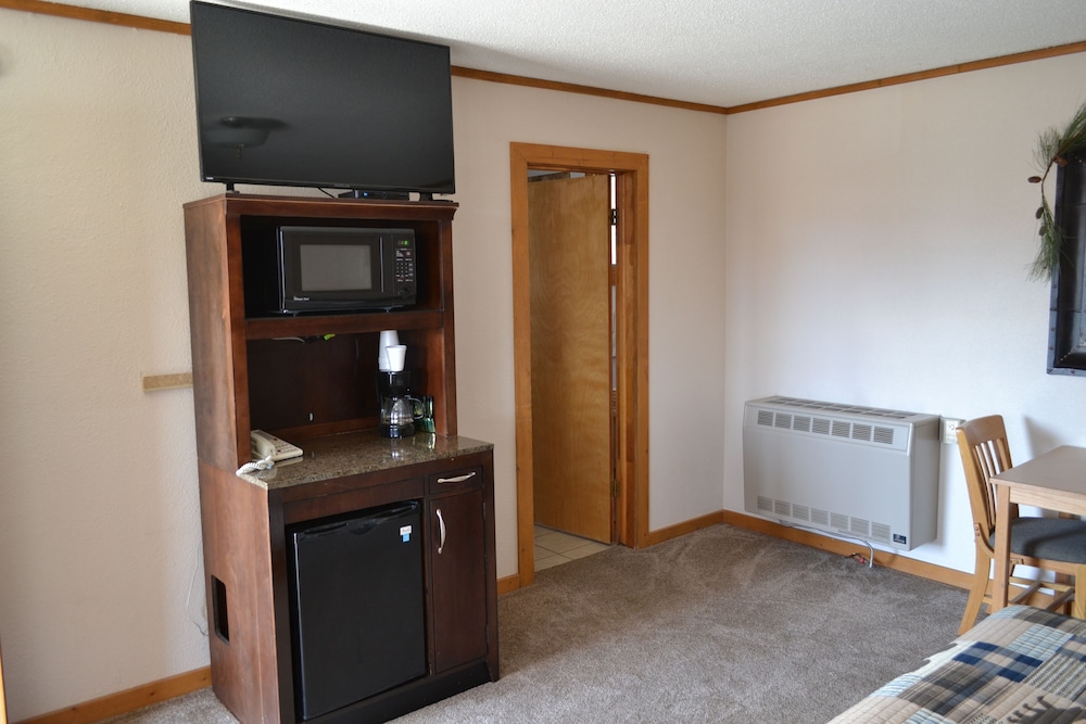 The Village Inn Motel and Restaurant - photo 12