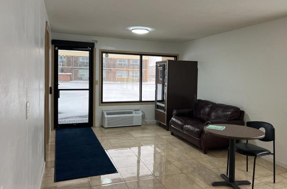 Devils Lake Inn - photo 5