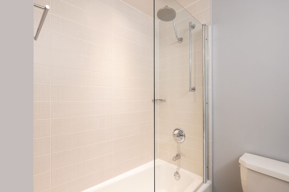 Courtyard by Marriott New York JFK Airport - photo 21
