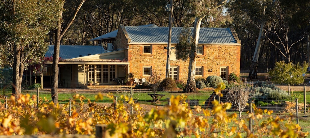 Byronsvale Vineyard and Accommodation — 4-Star Luxury Hotel in Bendigo, Australia