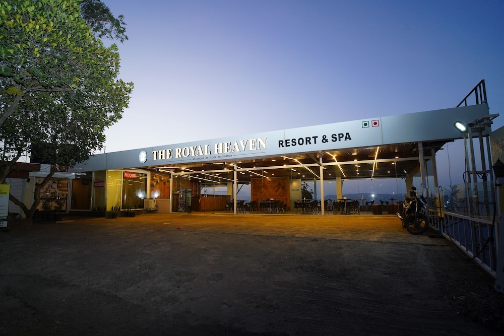 The Royal Heaven Resort — hotel in Wai