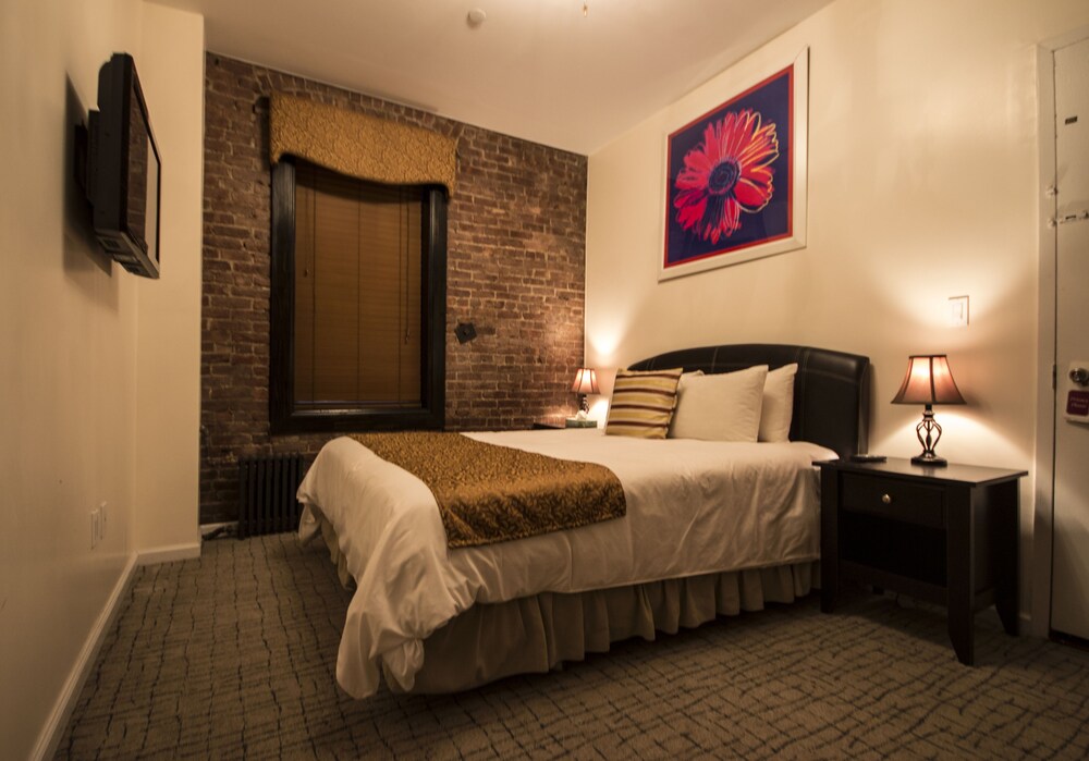 Royal Park Hotel and Hostel - photo 11